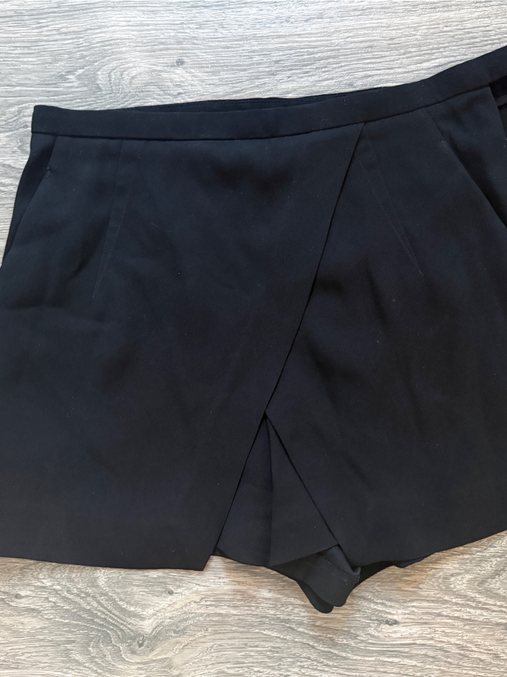 Aritzia Babaton Hikaru Asymmetric Wrap Skort Black Japanese Crepe - Size 2